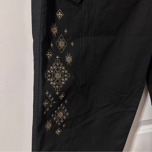 NWT St. John’s Bay Black Studded Mid-Rise Capri Cargo Pants Women’s Size 12 Y2K - Picture 10 of 13